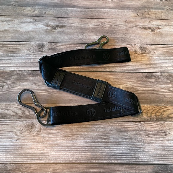 Lululemon Triumph ✨ Peacock Embossed Bag for SV Bay Club - Picture 7 of 9